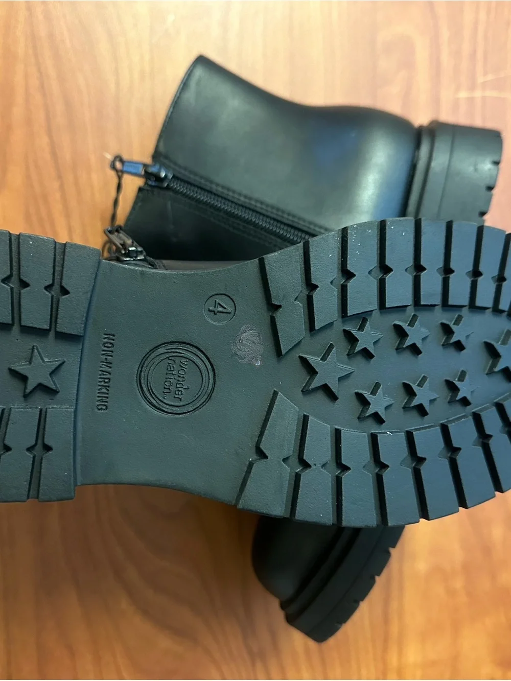 Wonder Nation Size 4 Black Kids Ankle Boots with Silver Star